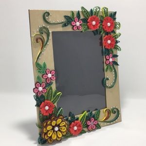 Handmade Quilled flower design frame from India